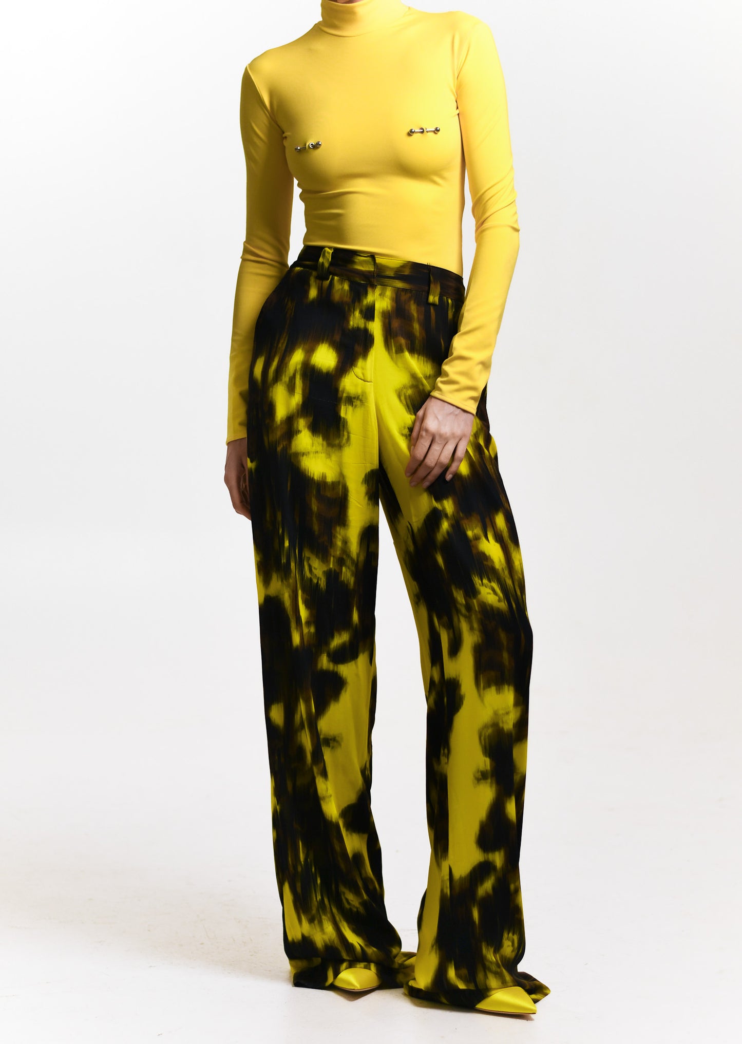Pantalones AKNVAS estampados